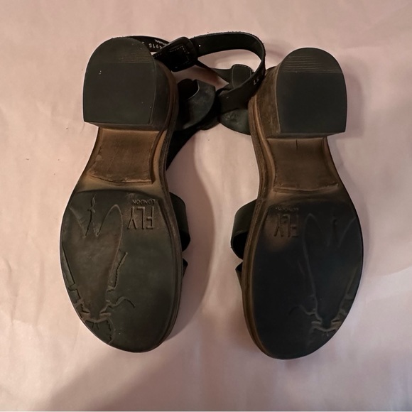 Black leather sandals - Picture 6 of 7